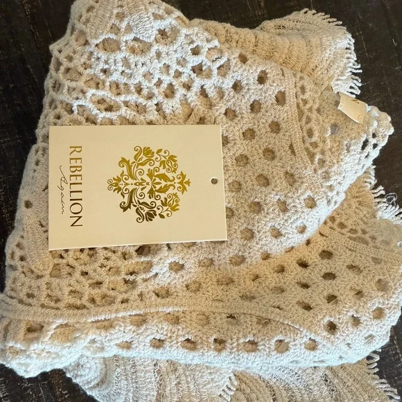 Rebellion Cream Cap-Style Cropped Blouse - Picture 6 of 6